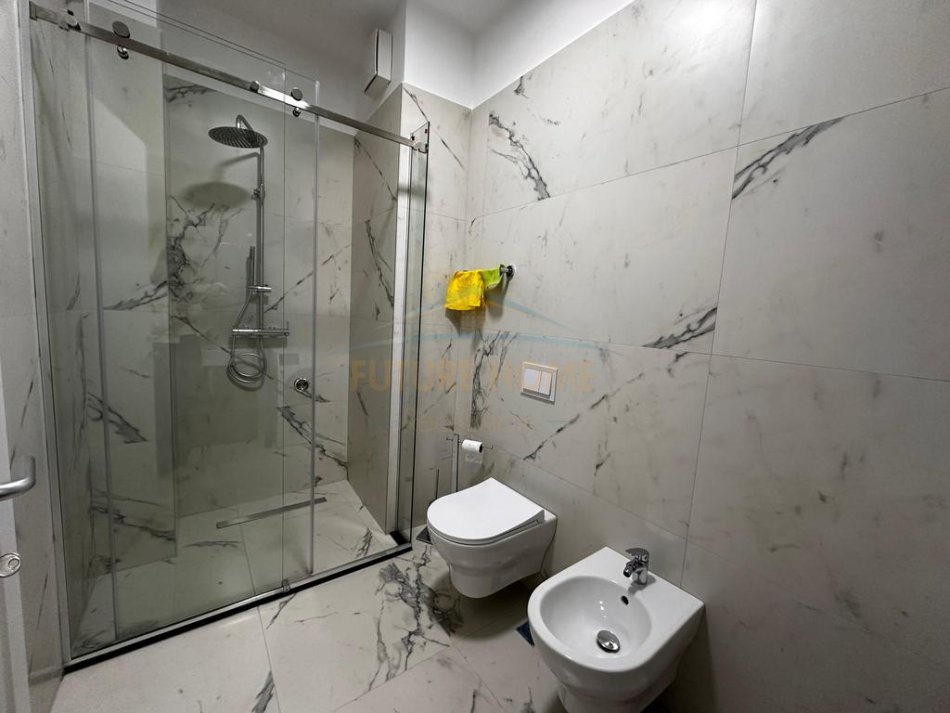 Tirane, jap me qera apartament 1+1 Kati 3, 68 m² 10.000 € (Liqeni i Thate)