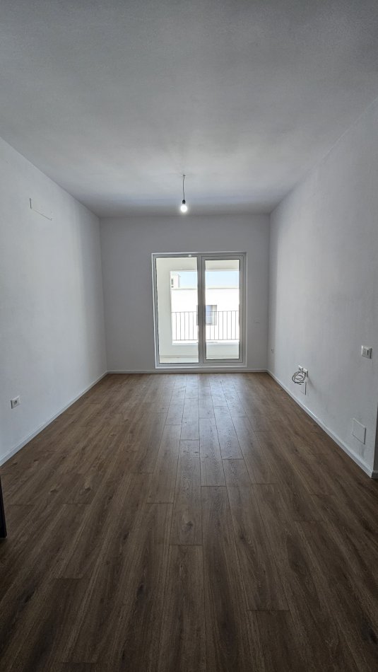 Tirane, jepet me qera apartament 2+1 Kati 7, 110 m² 400 € (Ali Demi)
