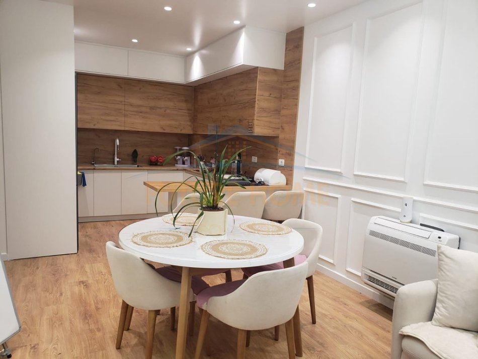 Tirane, shitet apartament 2+1 Kati 1, 119 m² 250.000 € (Unaza e re)