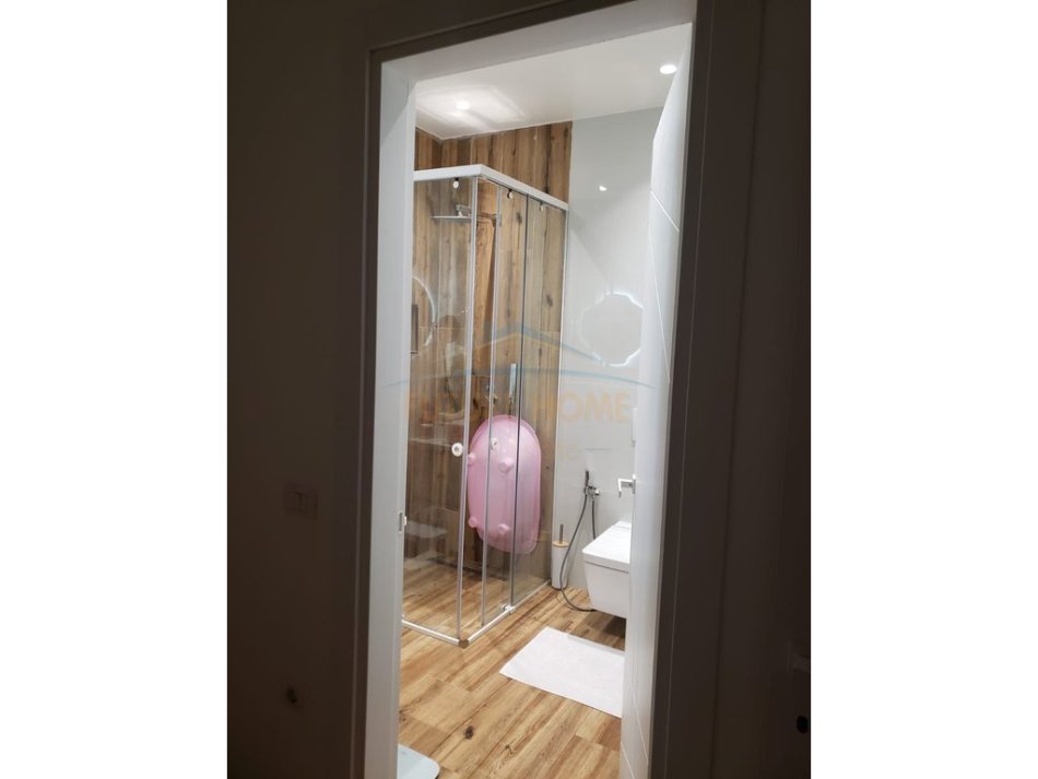 Tirane, shitet apartament 2+1 Kati 1, 119 m² 250.000 € (Unaza e re)