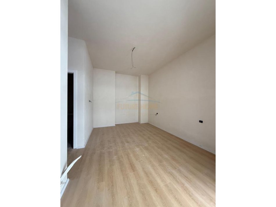 Tirane, shitet apartament 2+1+Ballkon Kati 5, 121 m² 279.000 € (vasil shanto)