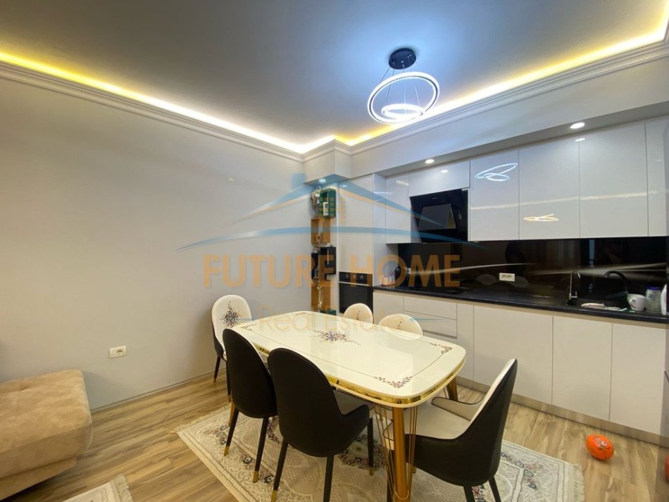 Tirane, shitet apartament 3+1 Kati 6, 147 m² 260.000 € (Unaza e re)