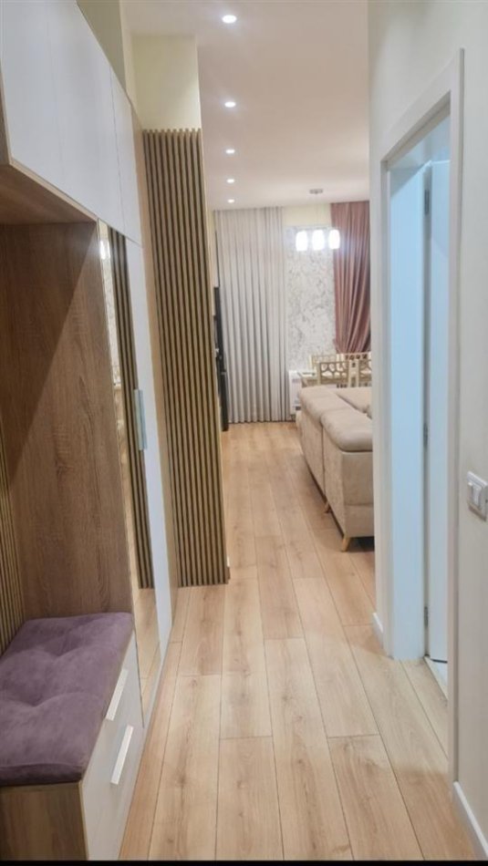 Tirane, jepet me qera apartament 2+1 Kati 3, 100 m² 800 € (rruga ferit xhajko)