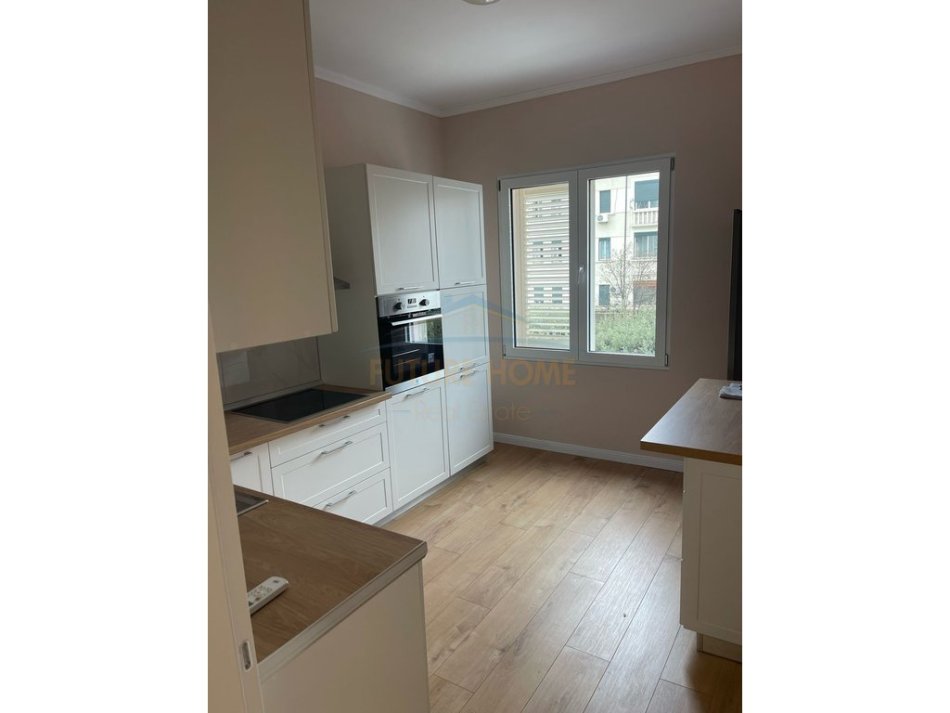 Tirane, jepet me qera apartament 1+1 , 65 m² 650 € (Bulevardi Zogu I)