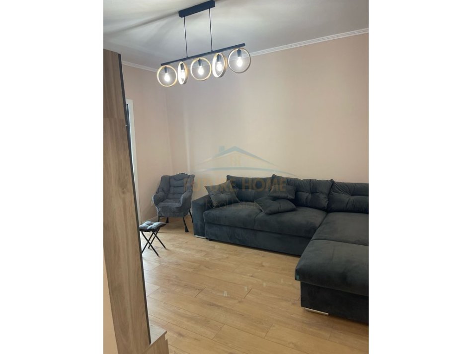 Tirane, jepet me qera apartament 1+1 , 65 m² 650 € (Bulevardi Zogu I)