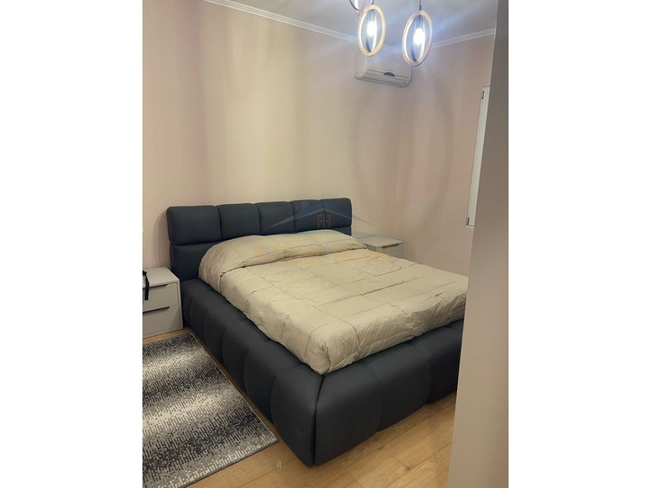 Tirane, jepet me qera apartament 1+1 , 65 m² 650 € (Bulevardi Zogu I)