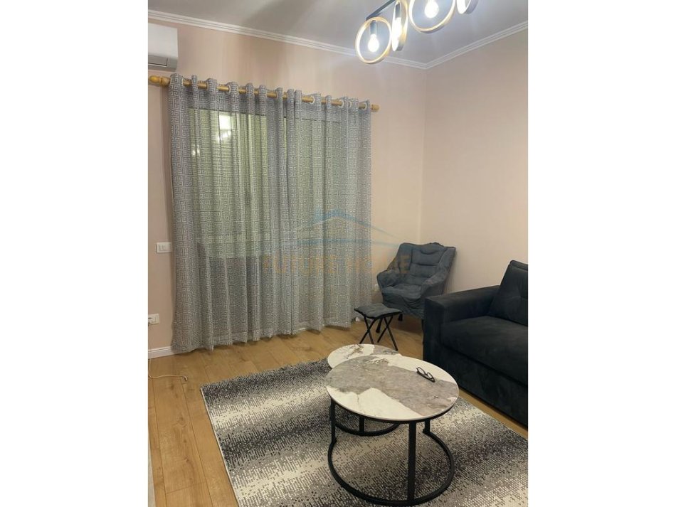 Tirane, jepet me qera apartament 1+1 , 65 m² 650 € (Bulevardi Zogu I)