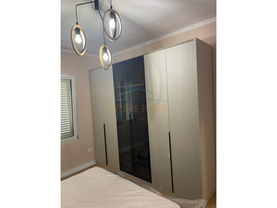 Tirane, jepet me qera apartament 1+1 , 65 m² 650 € (Bulevardi Zogu I)