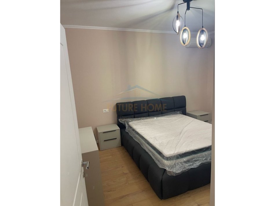Tirane, jepet me qera apartament 1+1 , 65 m² 650 € (Bulevardi Zogu I)