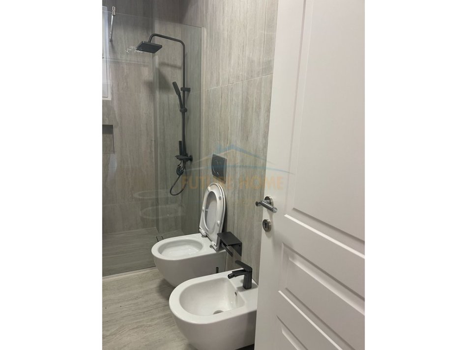 Tirane, jepet me qera apartament 1+1 , 65 m² 650 € (Bulevardi Zogu I)