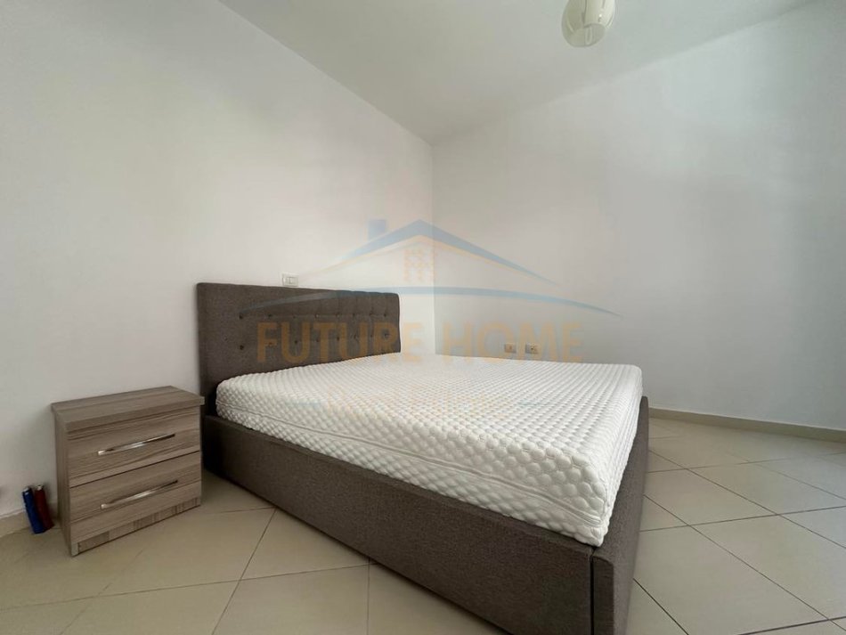 Tirane, jap me qera apartament 1+1 Kati 1, 90 m² 400 € (UNAZA E RE)