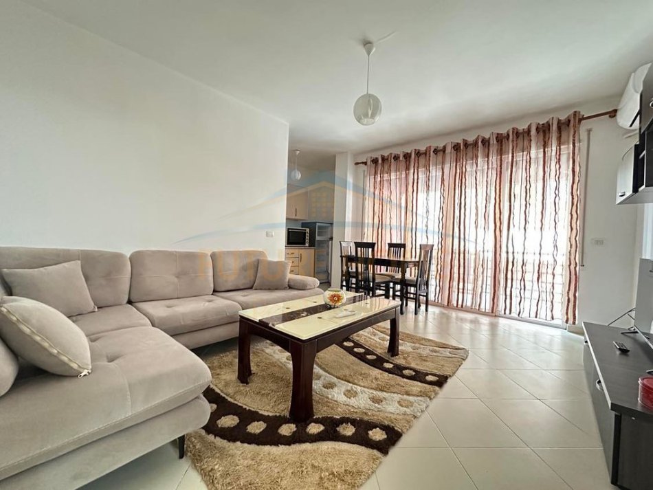 Tirane, jap me qera apartament 1+1 Kati 1, 90 m² 400 € (UNAZA E RE)