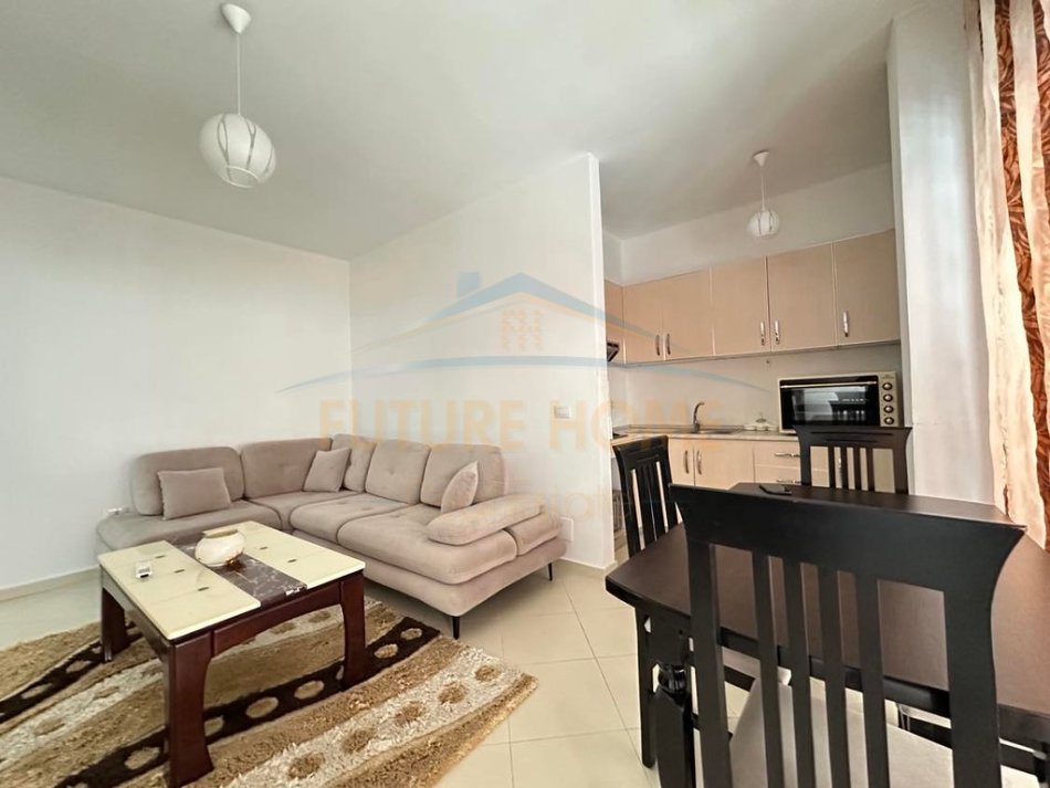 Tirane, jepet me qera apartament 1+1 Kati 1, 97 m² 420 € (Unaza e Re, Tiranë.)