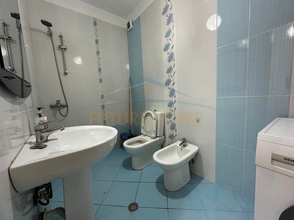 Tirane, jepet me qera apartament 1+1 Kati 1, 97 m² 420 € (Unaza e Re, Tiranë.)