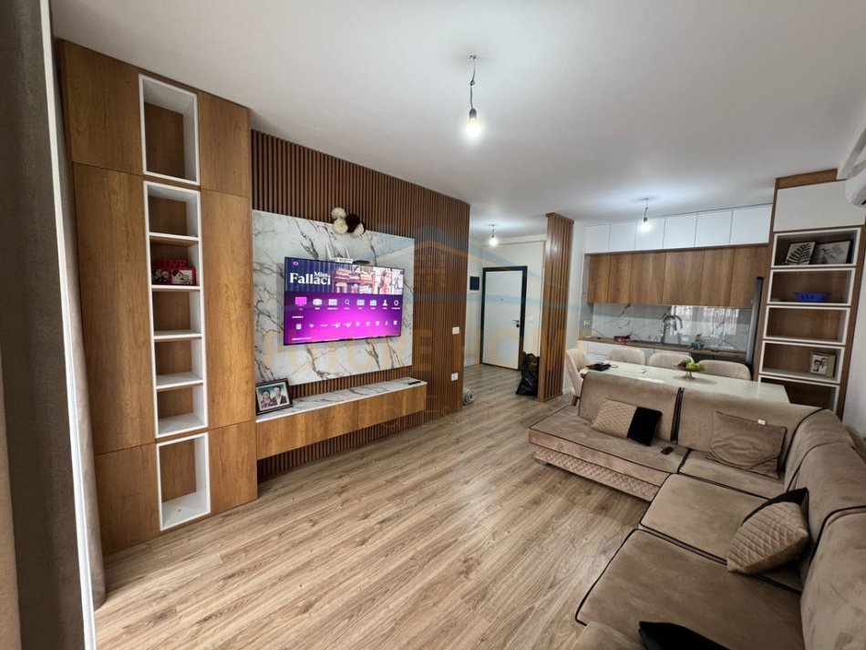 Tirane, jap me qera apartament 2+1 Kati 9, 94 m² 550 € (Rruga Bedri Karapici)