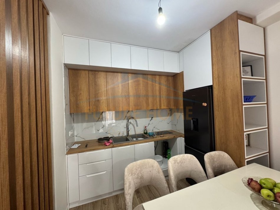 Tirane, jap me qera apartament 2+1 Kati 9, 94 m² 550 € (Rruga Bedri Karapici)