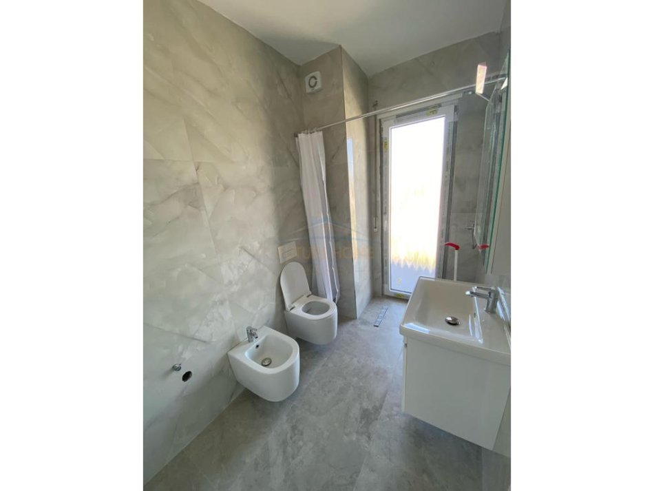 Tirane, jepet me qera apartament 1+1 Kati 5, 74 m² 400 € (Unaza e Re)