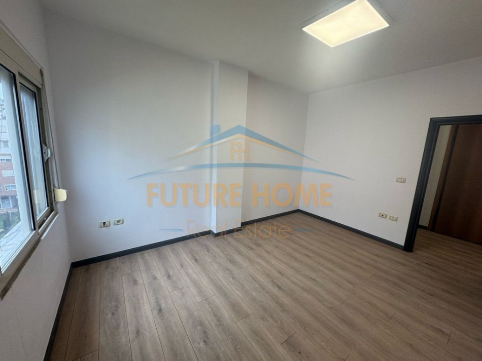 Tirane, shitet apartament 2+1 Kati 5, 82 m² 185.000 € (KOMUNA E PARISIT)