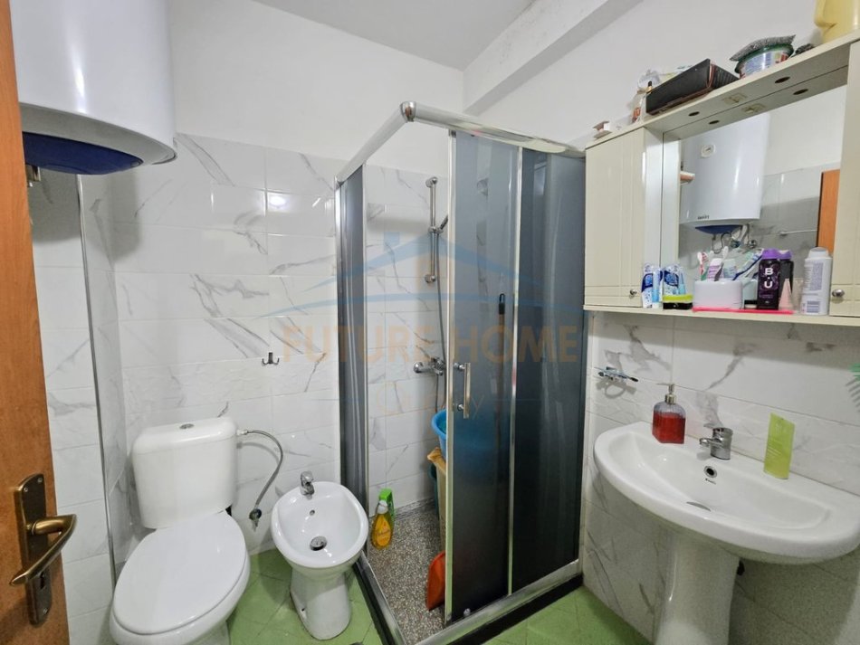 Durres, jepet me qera apartament 2+1 Kati 1, 81 m² 450 € (Stacioni i Trenit)