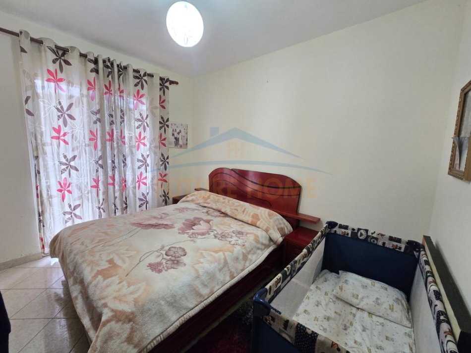 Durres, jepet me qera apartament 2+1 Kati 1, 81 m² 400 € (Stacioni i Trenit)