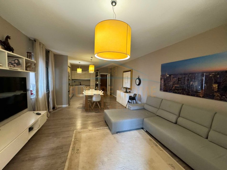 Tirane, jepet me qera apartament 2+1 Kati 5, 125 m² 1.500 € (Blloku)