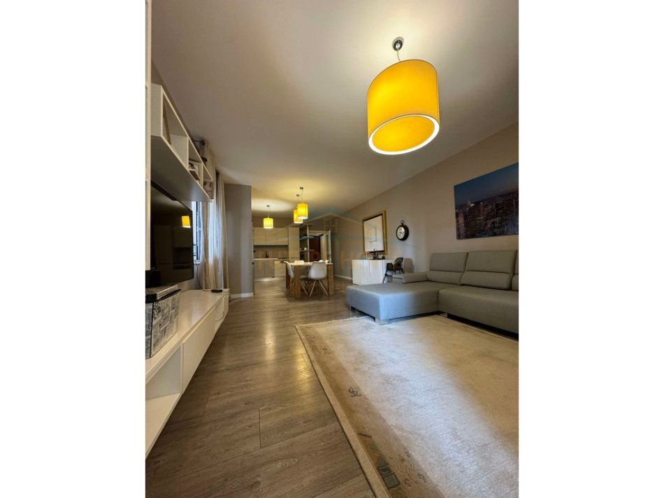 Tirane, jepet me qera apartament 2+1 Kati 5, 125 m² 1.500 € (Blloku)