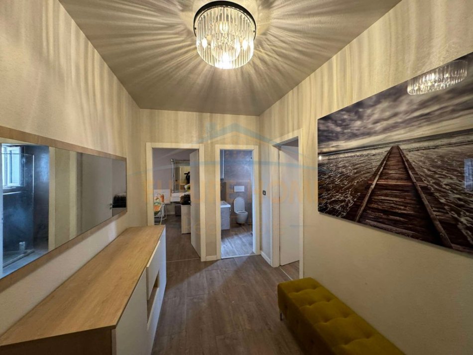 Tirane, jepet me qera apartament 2+1 Kati 5, 125 m² 1.500 € (Blloku)