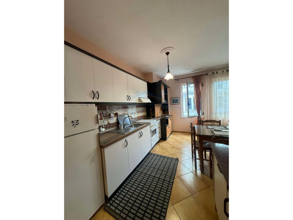 Tirane, jepet me qera apartament 2+1+Ballkon Kati 2, 96 m² 550 € (KODRA DIELLIT)   UNA52066