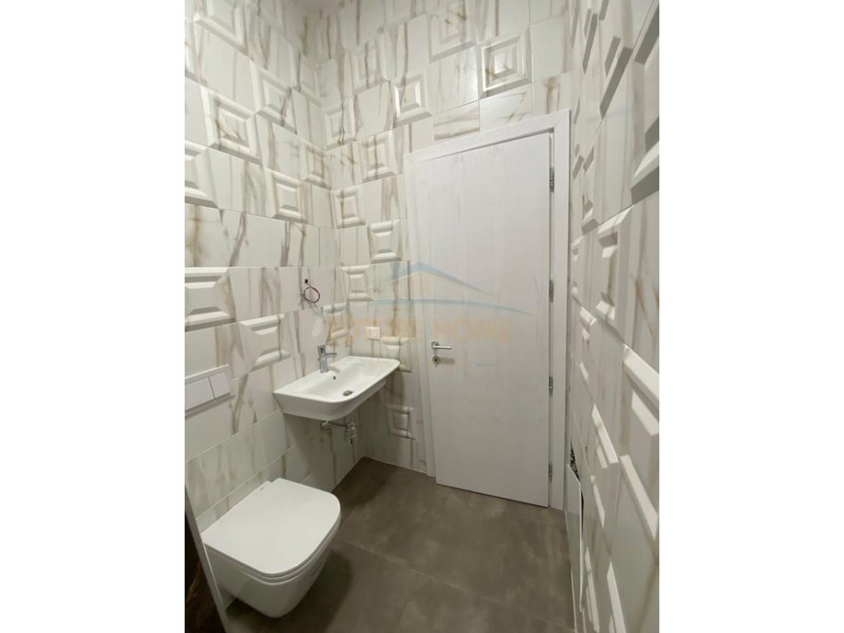 Tirane, shitet 2+1+Ballkon Kati 4, 286.000 € (Rruga e Kavajes)