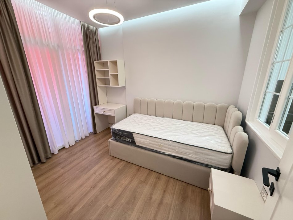 Tirane, jepet me qera apartament 2+1 Kati 4, 90 m² 800 € (selvia)