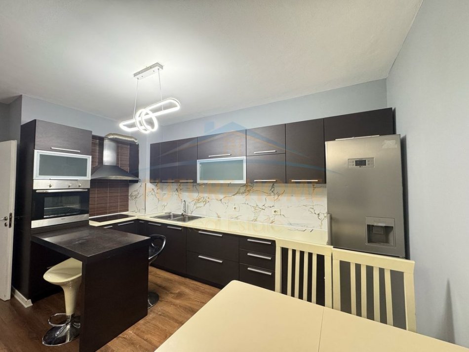 Tirane, shitet apartament 2+1 Kati 2, 99 m² 135.000 € (Yzberisht.)