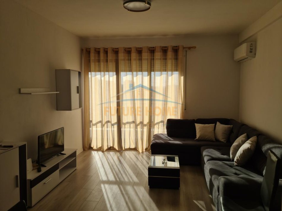 Tirane, jap me qera apartament 1+1 Kati 7, 65 m² 650 € (Rruga e Durresit)