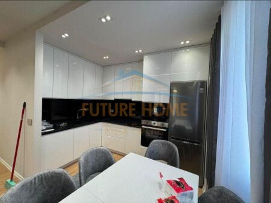 Tirane, shitet apartament 2+1 Kati 3, 91 m² 300.000 € (Kompleksi Fz, Tiranë)