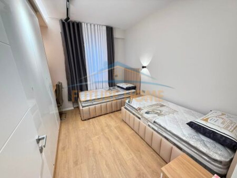 Tirane, shitet apartament 2+1 Kati 3, 91 m² 300.000 € (Kompleksi Fz, Tiranë)