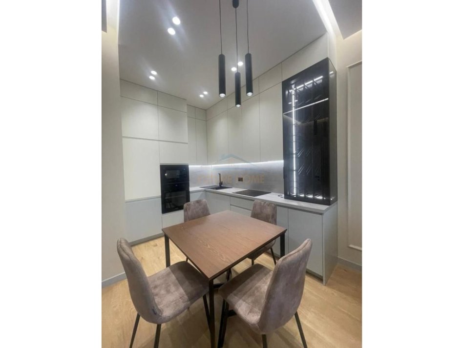 Tirane, jap me qera apartament 1+1 Kati 5, 76 m² 850 € (Rruga e Kavajes)