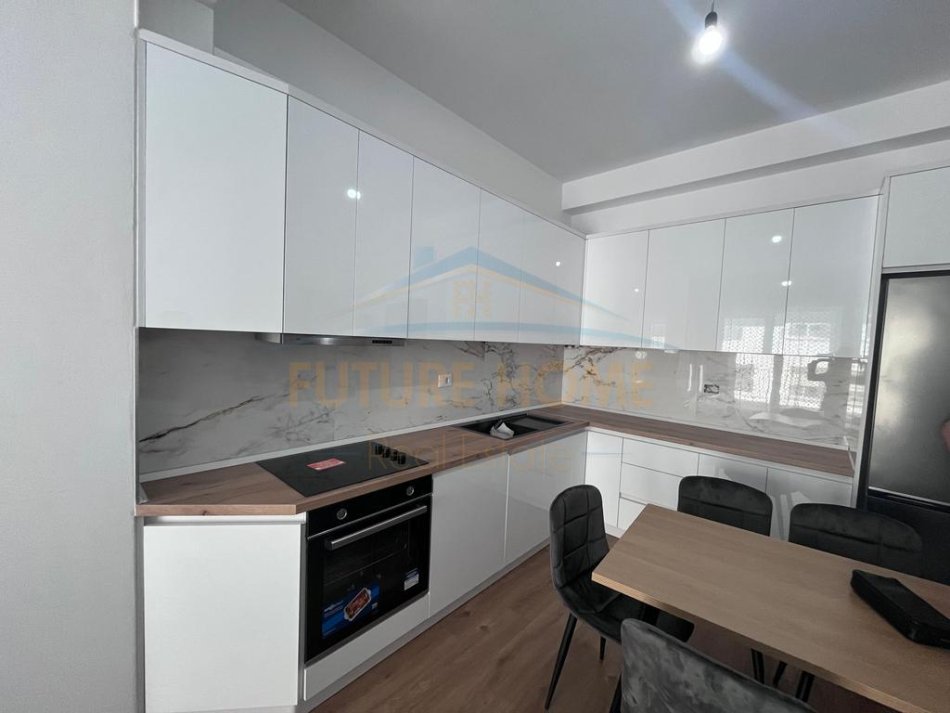 Tirane, jepet me Qira apartamet 1+1 Kati 5, 53 m² (Ali Dem)