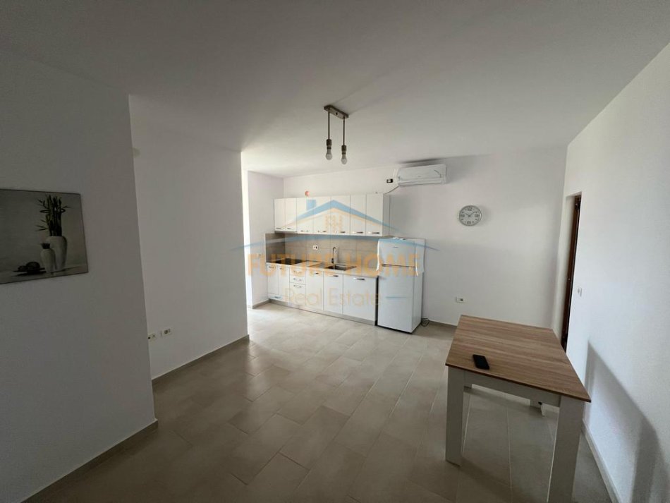 Tirane, jepet me qera apartament 1+1 Kati 7, 60 m² 600 € (Bulevardi Bajram Curri)