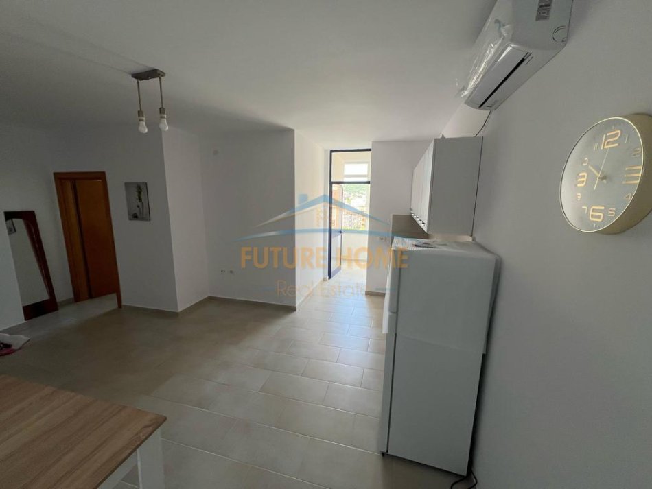 Tirane, jepet me qera apartament 1+1 Kati 7, 60 m² 600 € (Bulevardi Bajram Curri)