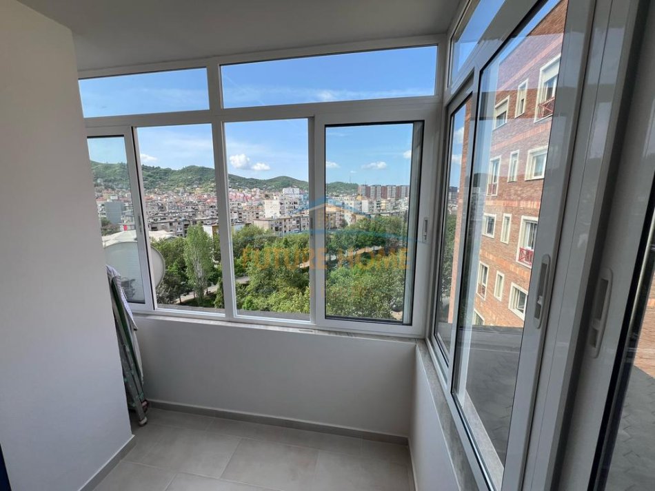 Tirane, jepet me qera apartament 1+1 Kati 7, 60 m² 600 € (Bulevardi Bajram Curri)