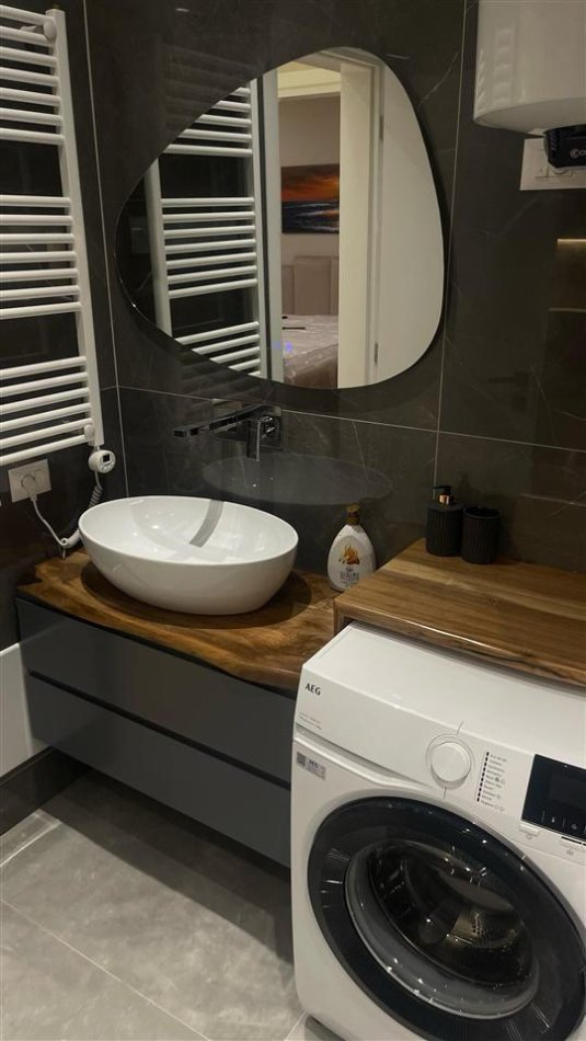 Tirane, jepet me qera apartament 2+1 Kati 4, 96 m² 1.800 € (liqeni i thate)