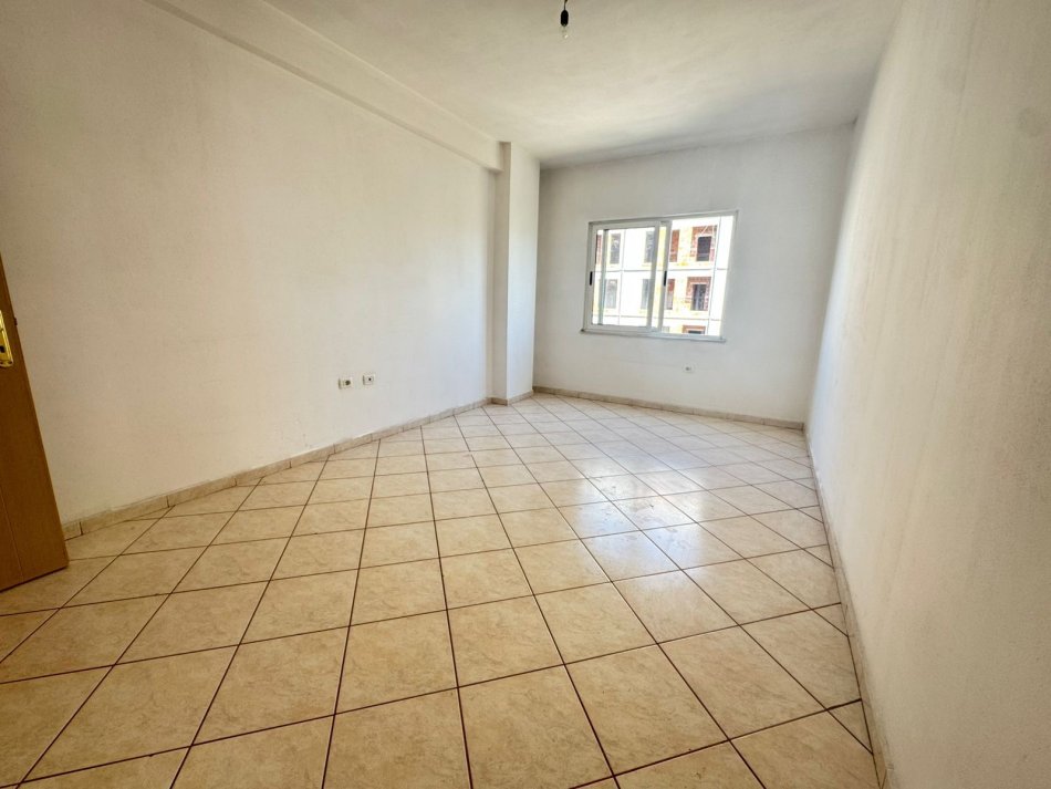 Tirane, shitet apartament 2+1+Ballkon Kati 5, 118 m² 150.000 € (Astir Prane Nela 5 Me hipoteke Okazion)