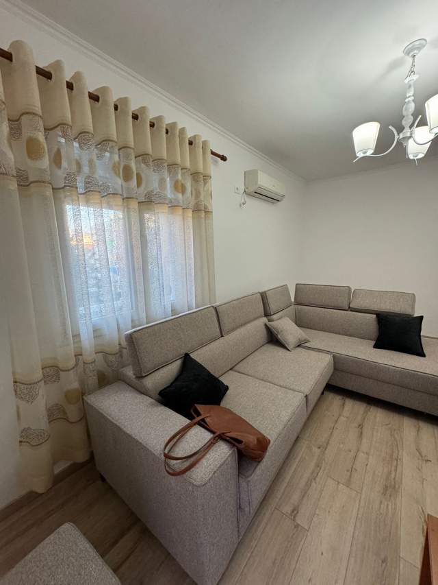 Tirane, jepet me qera apartament 1+1+A+BLK Kati 3, 70 m² 500 Euro (prane Vodafonit)