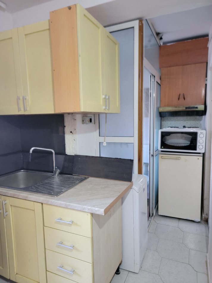 Tirane, jepet me qera garsonier 1+1 Kati 1, 30 m² 250 € (Shkolla Kongresi Lishnjes)