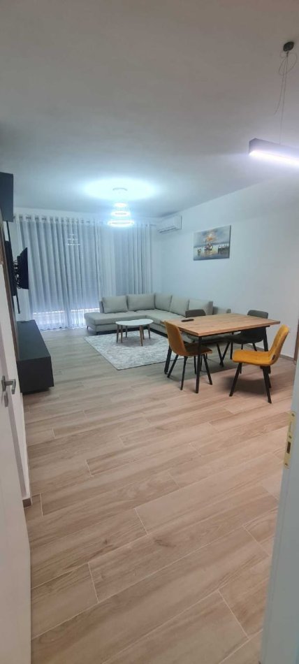 Tirane, jepet me qera apartament 2+1 Kati 4, 103 m² 700 € (Kompleksi Erlis)