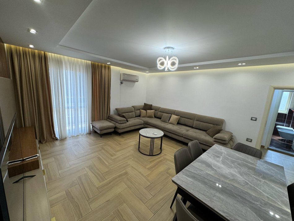 Tirane, jepet me qera apartament 2+1 Kati 4, 110 m² 900 € (tek mozaiku i tiranes)