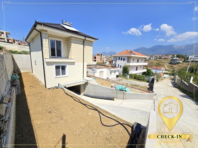 Tirane, shitet Vile 2 Katshe , 225 m² 405.000 € (Sauk i Ri)