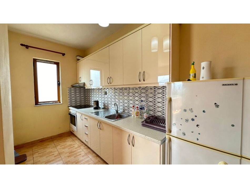 Tirane, jepet me qera apartament 1+1+Ballkon Kati 5, 73 m² 350 € (ne fund te rruges Jordan Misja, prane Bulevardit te Ri)