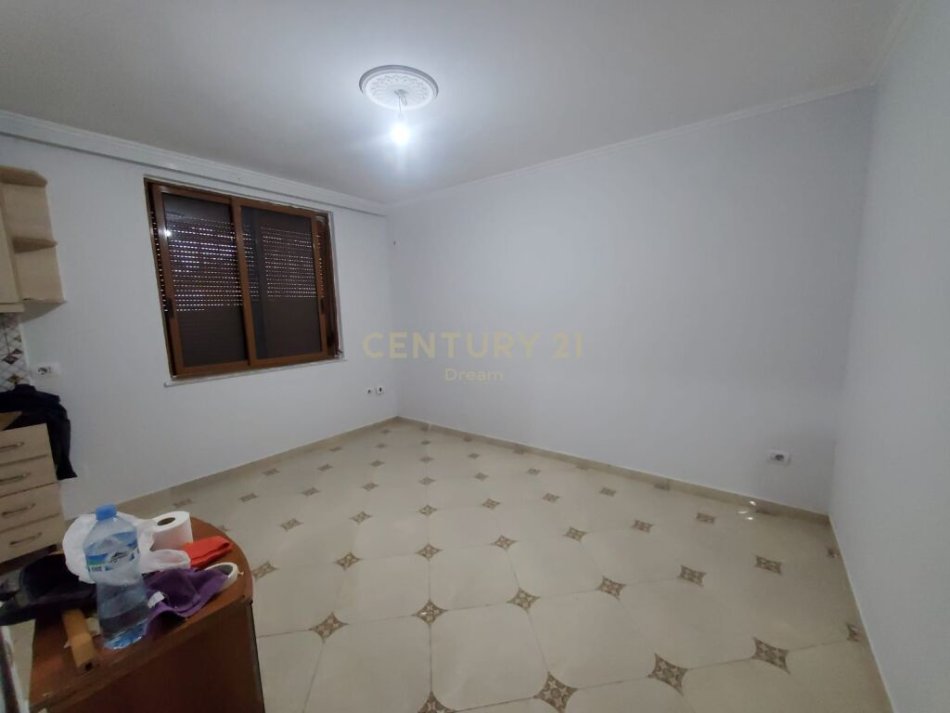 Tirane, shitet apartament 1+1 Kati 1, 66.000 € (ne Kinostudio prane Shkolles "Gjon Buzuku")