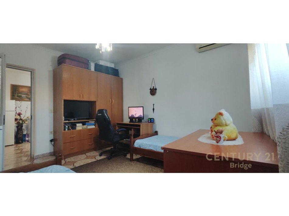 Tirane, shitet apartament 2+1+Ballkon Kati 4, 70 m² 110.000 € (PRANË MATERNITETIT TË RI)