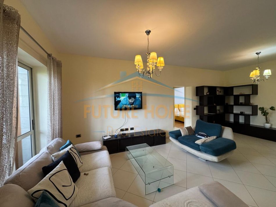 Tirane, jepet me qera apartament 1+1 Kati 2, 55 m² 700 € (Liqeni i That)